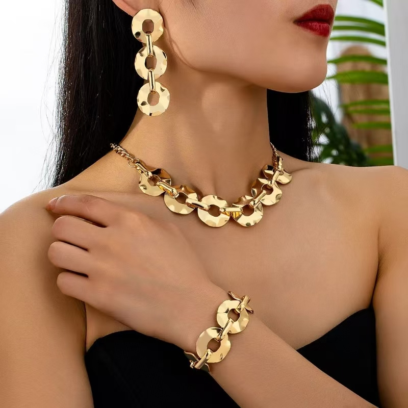 Kit 3 Conjunto Colar Brincos Pulseira Elos Amassados Banhado a Ouro 18k Prata 925 em Oferta na Shopee