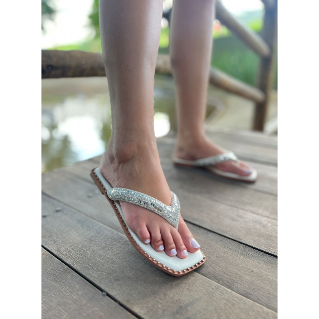 Sandália Chinelo Rasteira Feminina com Tiras Decorativas em Strass e Design Moderno Confortável Resistente leve Durável