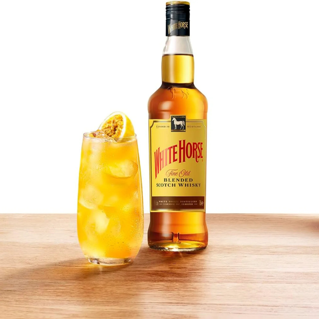 Whisky White Horse Cavalo Branco 1L Composto por Mais de 35 Maltes Sabor Escocês com Mistura Única de Maltes e Grãos