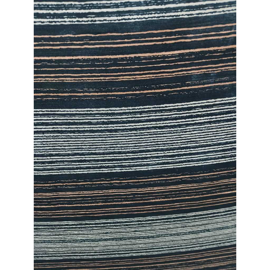 TECIDO VISCOLINHO LISTRADO (COD.235) COR BEGE C/ LISTRAS EM PRETO E TERRACOTA 1,50 DE LARGURA 100% VISCOSE