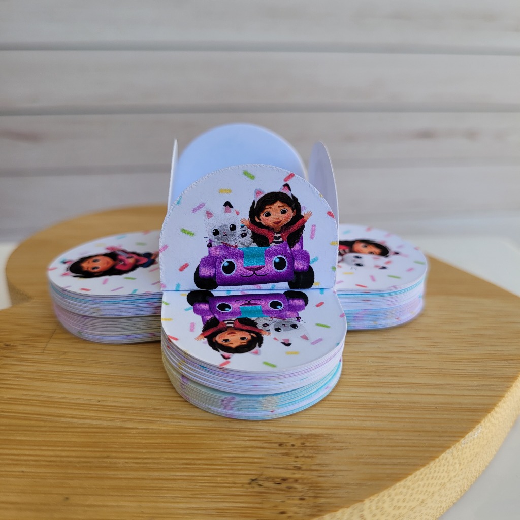 60 Forminhas Personalizadas para docinhos / A Casa Mágica da Gabby/ Elegância para Sua Mesa em Oferta na Shopee