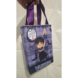 KIT SACOLINHAS WANDINHA/ SACOLINHA PERSONALIZADA/ LEMBRANCINHA WANDINHA/ ALÇAS DE CETIM/ ACOMPANHA TAG E CORRENTINHA