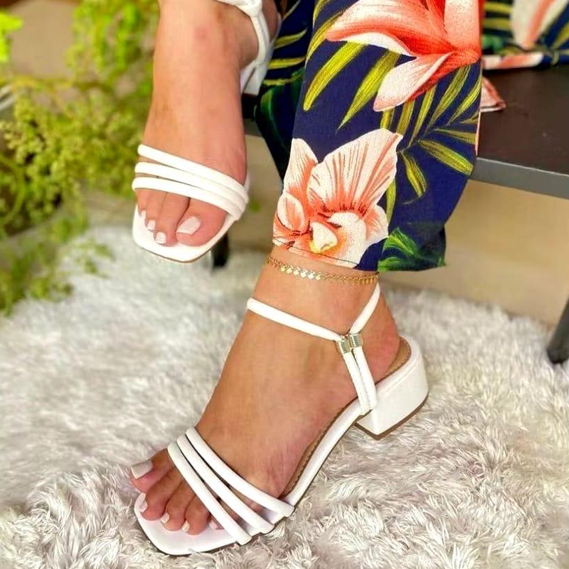 Sandália feminina salto bloco três tiras em Oferta na Shopee