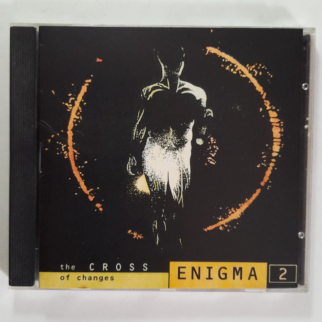 Cd Enigma 2, the cross of changes. Seminovo, mídia e encarte intactos, como novos.