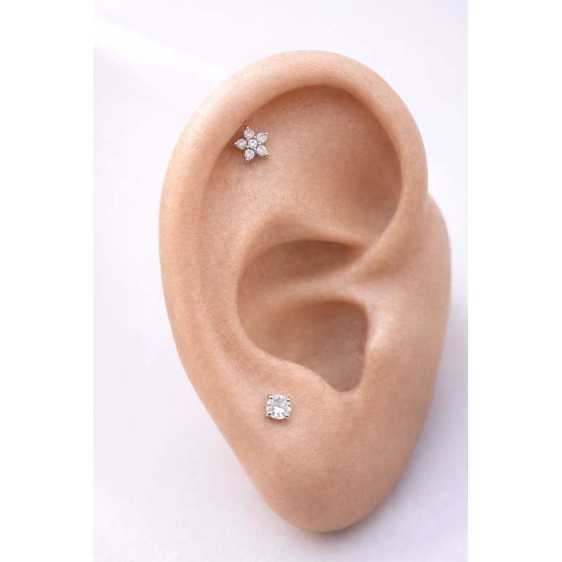 Kit 2 piercing labret ponto de luz no aço cirúrgico e florzinha no banho de ródio haste 8m espessura 1.2 para cartilagem