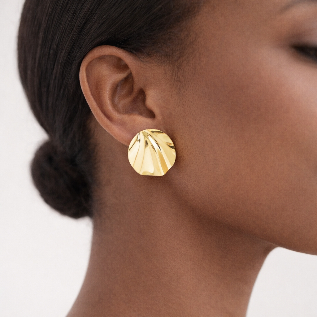 Brinco Leque Dourado Redondo com Textura Moderna Semijoia Antialérgica Folheada a Ouro 18k em Oferta na Shopee