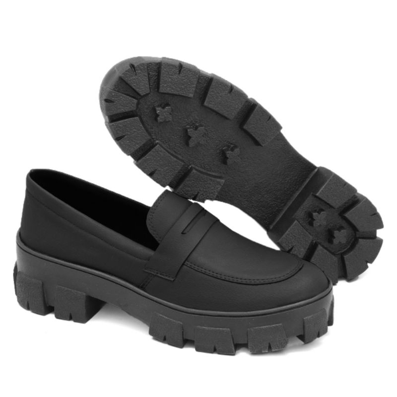 Sapato Mocassim feminino em couro sintético