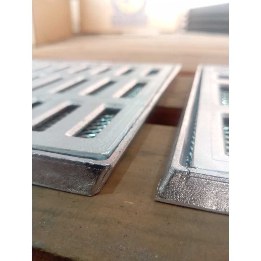 Ralo linear 20x100cm com 2 peças de 20x50cm com aro e acabamento escovado aluminio e parafuso antifurto