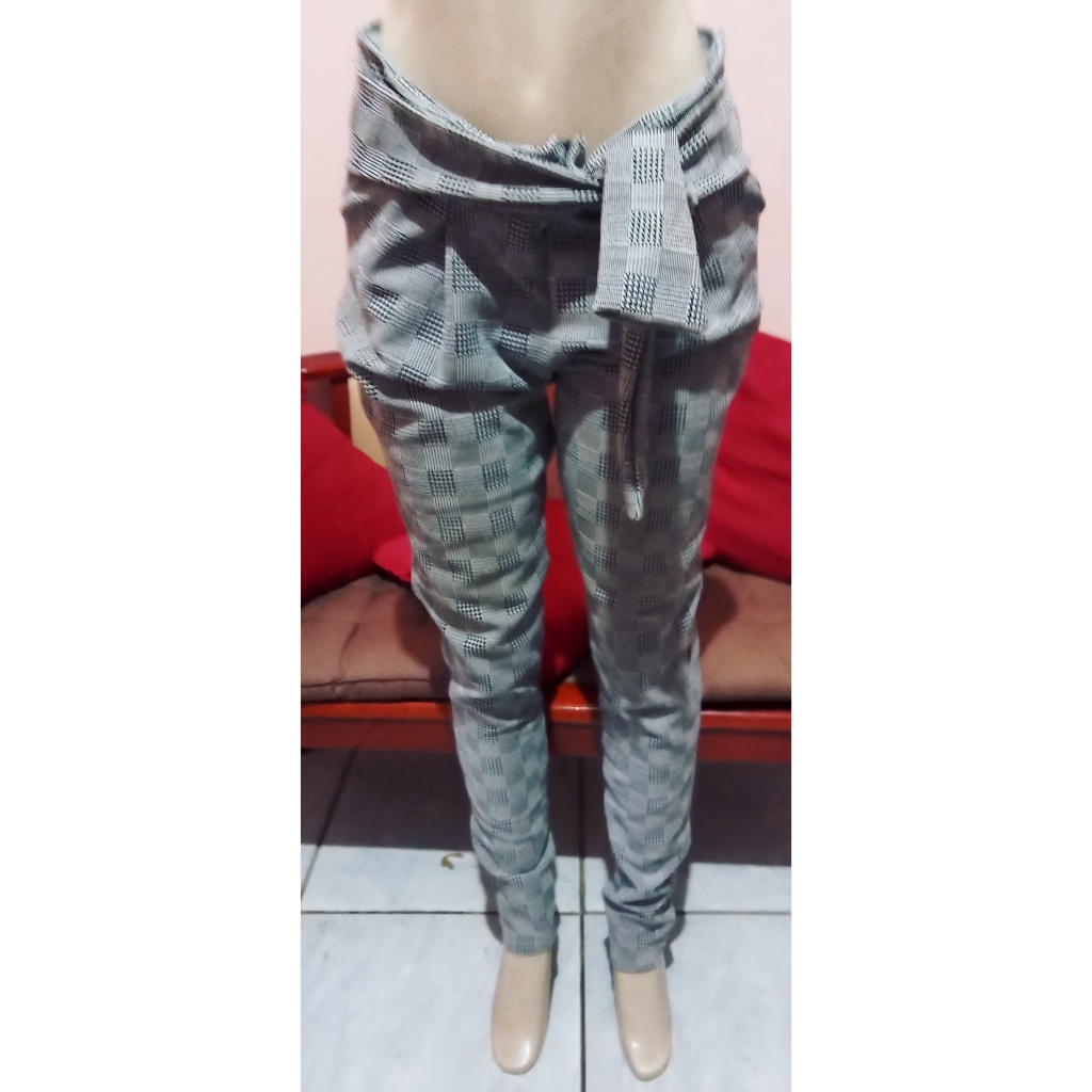 calça feminina branca    36    Levanta Bumbum/algodão com elastano