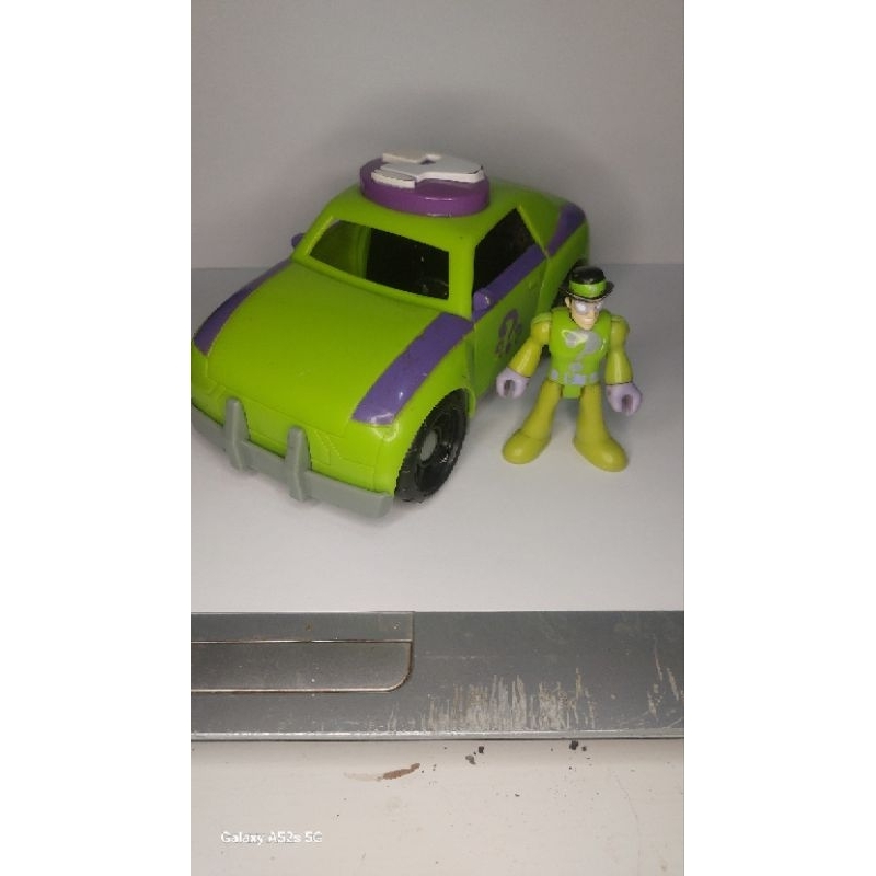 Carrinho e boneco imaginext DC Charada Batman