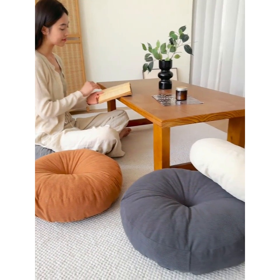 PERFEITA PARA SOFÁS,CADEIRAS OU CANTINHOS DE LEITURA,DEIXANDO O AMBIENTE ACOLHEDOR E ELEGANTE!Almofada Redonda C/ Botao
