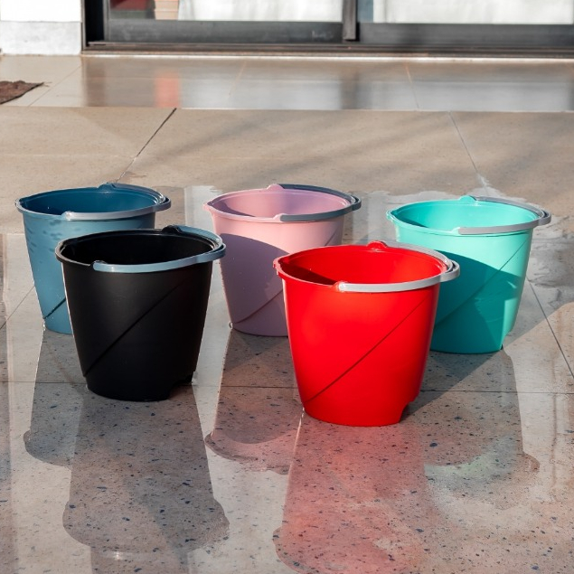 Kit de Baldes Plásticos Multiuso Coloridos – Alta Resistência, Leves e Ideais para Limpeza, Casa