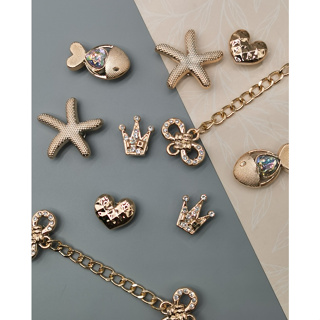 Pins \ Bottons para Babuche Dourada diversas decorações - Kit Com 10 para sandália Peixinho em Oferta na Shopee