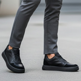 Tenis Preto Masculino em Couro Clássico Versátil Palmilha Conforto Moderno Estiloso Casual
