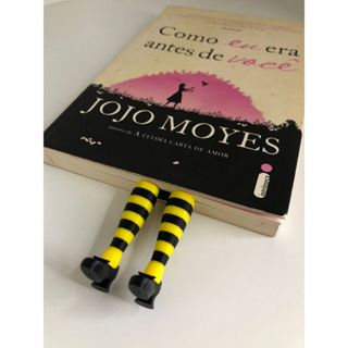 Marcador de Página Perninhas - Meia Listrada Abelhinha Super Divertido! em Oferta na Shopee