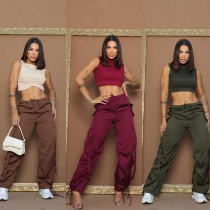 Calça Cargo Jeans Feminina Cintura Alta Bolsos Laterais Estilosa Moda Streetwear Casual Tendência