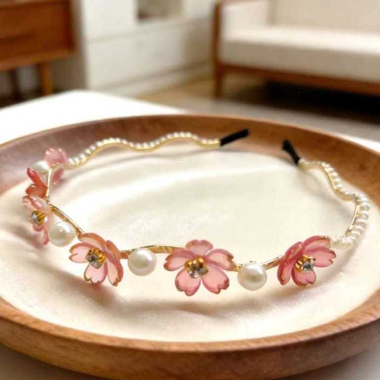 Tiara Delicada com Flor Dourada e Prata – Acessório Feminino Elegante, Leve e Sofisticado em Oferta na Shopee