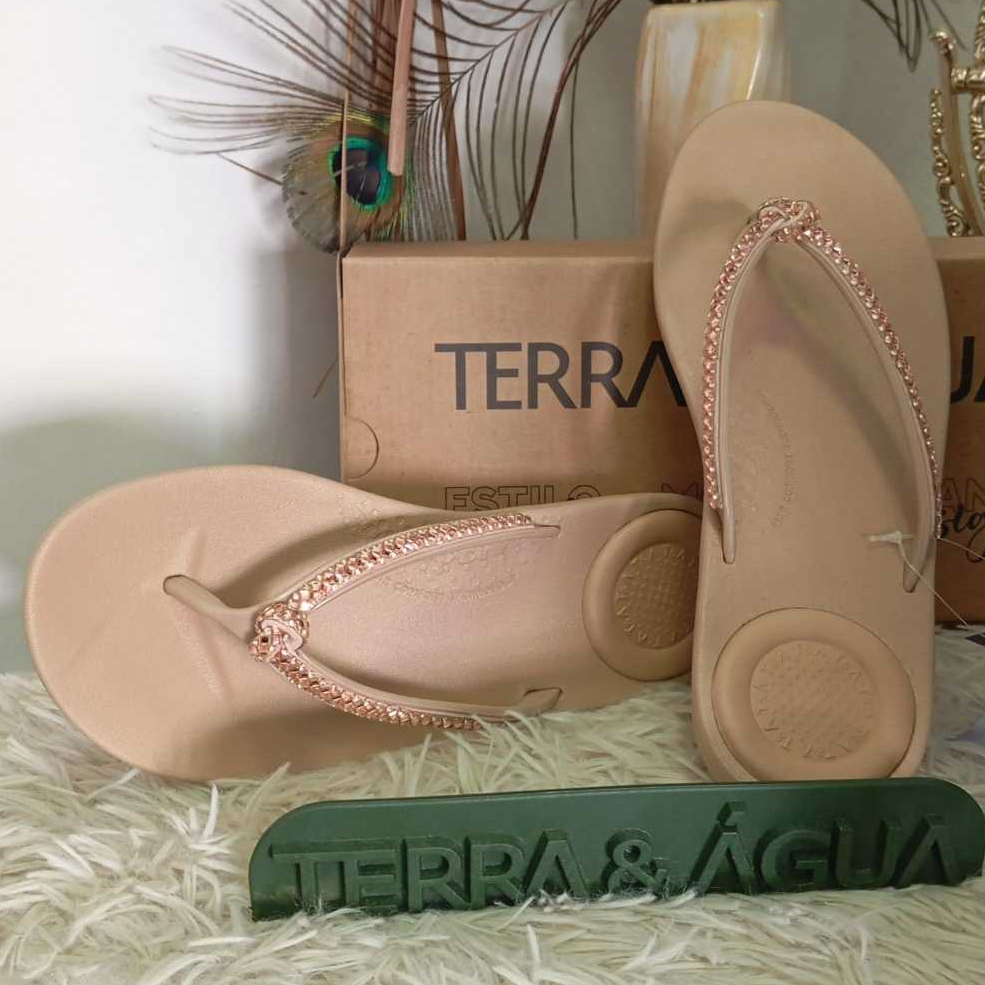 Laura Lima-Chinelo Feminino Terra e Agua Anatômico "Nuvem" com Tiras em Strass Luxo