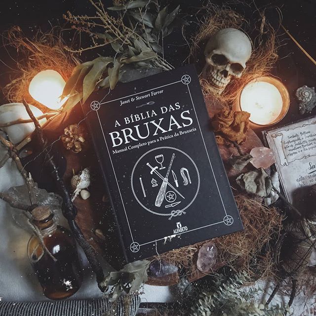 A Bíblia das Bruxas - Manual Completo para a Prática da Bruxaria autor Janet & Stewart Farrar
