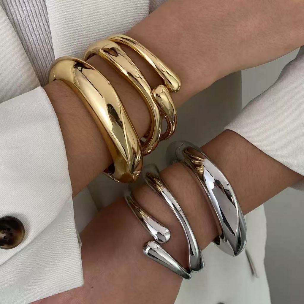 Bracelete Pulseira poligonal Banhado a dourado e prata joia feminina.
