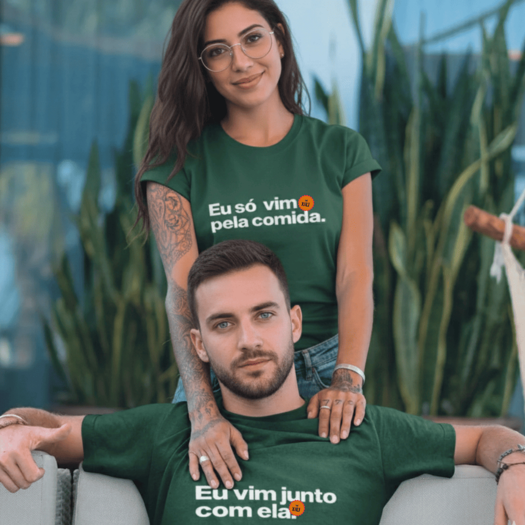 Kit Casal Namorados Divertido Thê Xirt "Eu só vim pela comida" Conjunto 2 Camisetas premium Algodão