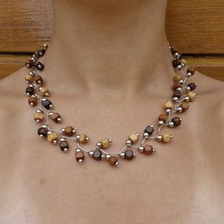 Gargantilha Boho ramificada artesanal com contas de madeira natural e miçangas de metal