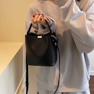 Bolsa Feminina de PU Moda Crossbody, Ombro e Mão para Trabalho, Passeio e Escola em Oferta na Shopee