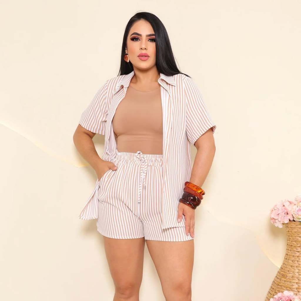 Conjunto Listrada Cropt com shorts Social Manga Curta Botões na Frente Escritório Casual Design Elegante e Versátil