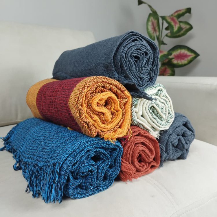 KIT 2 Mantas Para Sofá  2,10m x 1,20 m Algodão Decorativa Artesanal | Cobre Sofá e Colchão