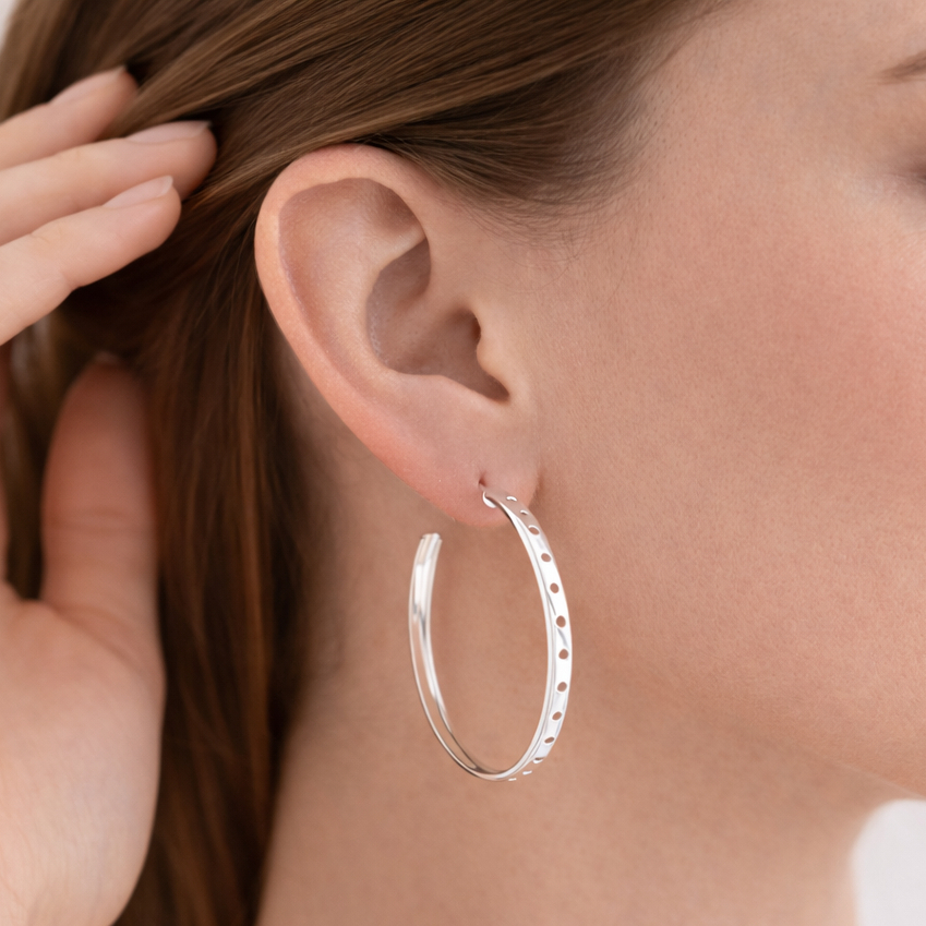 Brinco Argola Média Feminina Semijoia Estilo Elegante Para Festa Em Prata Banhada