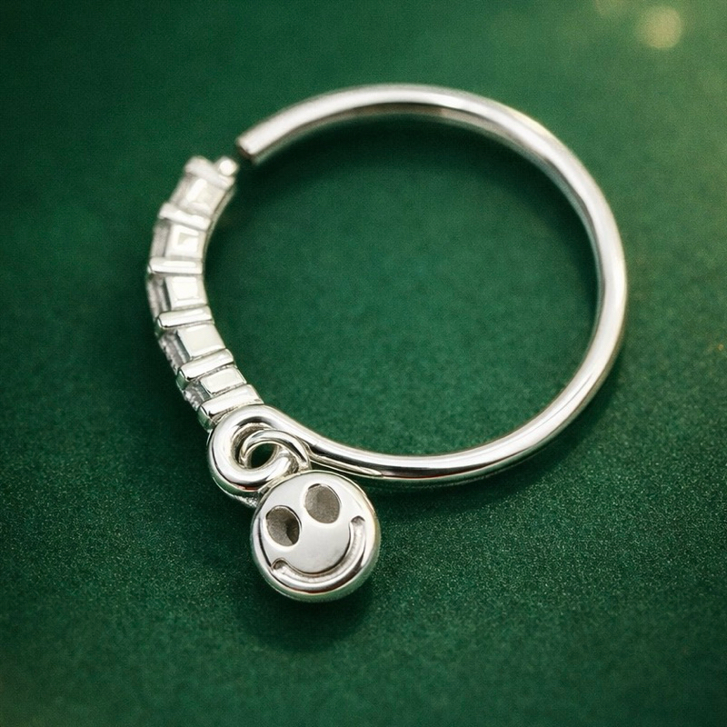 Piercing Argola Cravejado com Pingente Smile em Prata 925 Legítima Fake Feminino