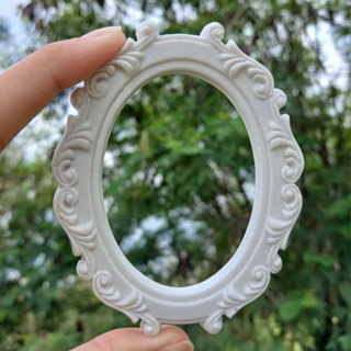 Kit 2 Mini Molduras Brancas Resina Lembrancinha Sem Gancho em Oferta na Shopee