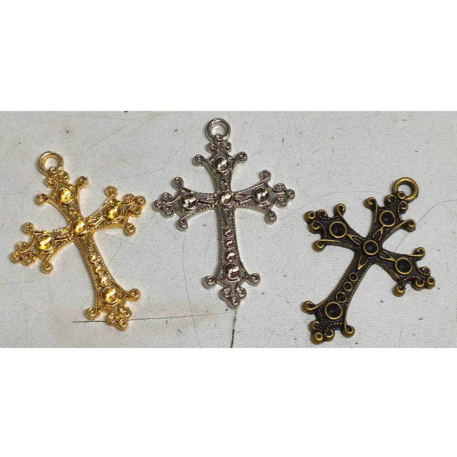 Crucifixo com Cavidades para strass (kit com 10 crucifixos ) Tamanhos dos strass ss16,10 e 8 seu terço ficará luxuoso.!?