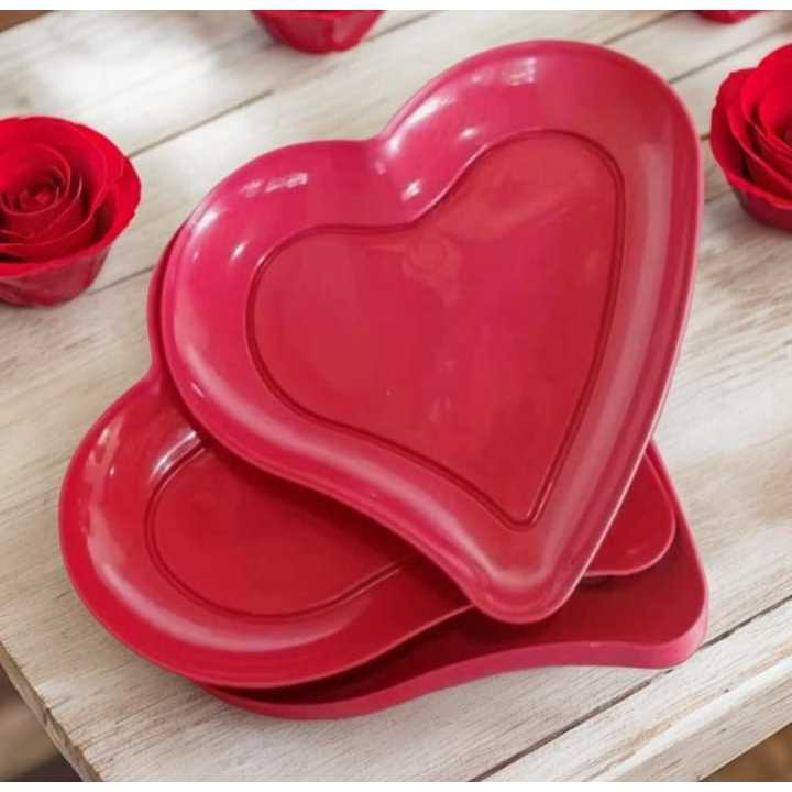 Prato Formato Coração Refeição; Kit 3,6,12,16 ou 20 (Plástico Resistente). Festa/Almoço/Jantar.