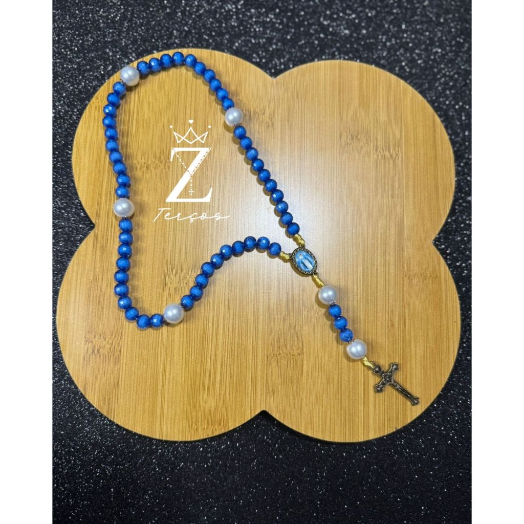✨ TERÇO DE NOSSA SENHORA DAS GRAÇAS EM OURO VELHO – AZUL COM PÉROLAS BRANCAS –  TERÇO CATÓLICO, TERÇO DE MÃO,  💙