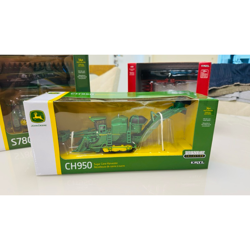 Miniatura Colecionável Colhedora de Cana John Deere CH950, ERTL, com número de série, escala 1/64.
