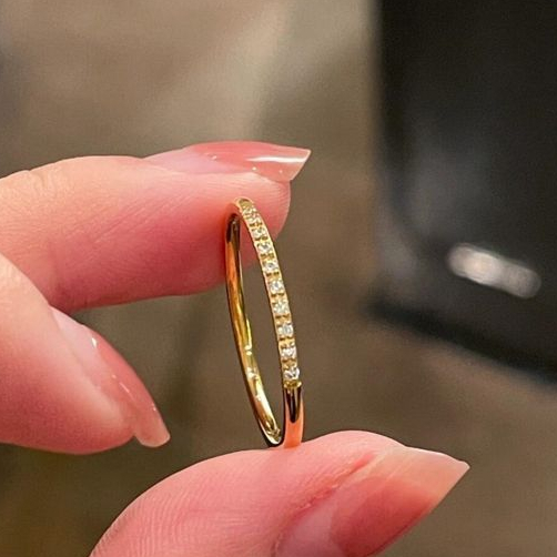 Anel Aparador 2mm Cravejado em Aço Inox Dourado - Confortável, Qualidade e Estilo Solitário
