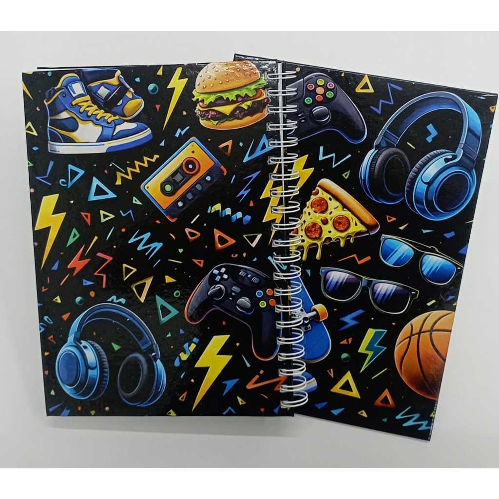 Caderno Escolar Diversão com adesivos capa Dura 96 folhas 20x27,5cm COD.60 em Oferta na Shopee