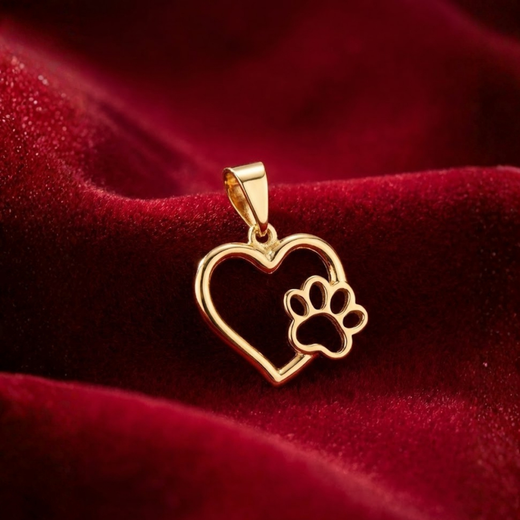 | SEMI JOIA | Pingente de Coração com Patinha Pet Vazada, Banhado a Ouro Legítimo 18k
