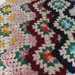 Caminho de mesa em crochê e panos de prato( vários modelos cores ) em crochê/ decoração
