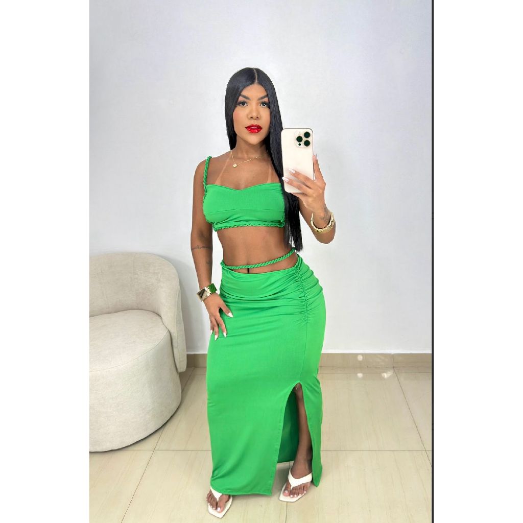 Conjunto Maldivas em Malha Suplex com bojo, saia com fenda e detalhe trançado - Conjunto feminino saia longa + cropped