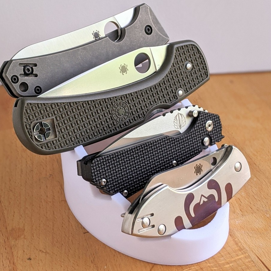 Suporte Base Stand Tático para Canivete EDC Comporta 4 Canivetes