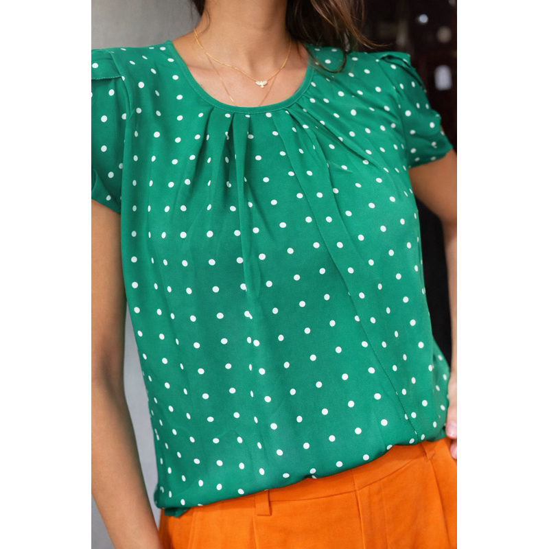 Blusas feminina tecido duna com manga princesa  poa bolinhas  manga curta