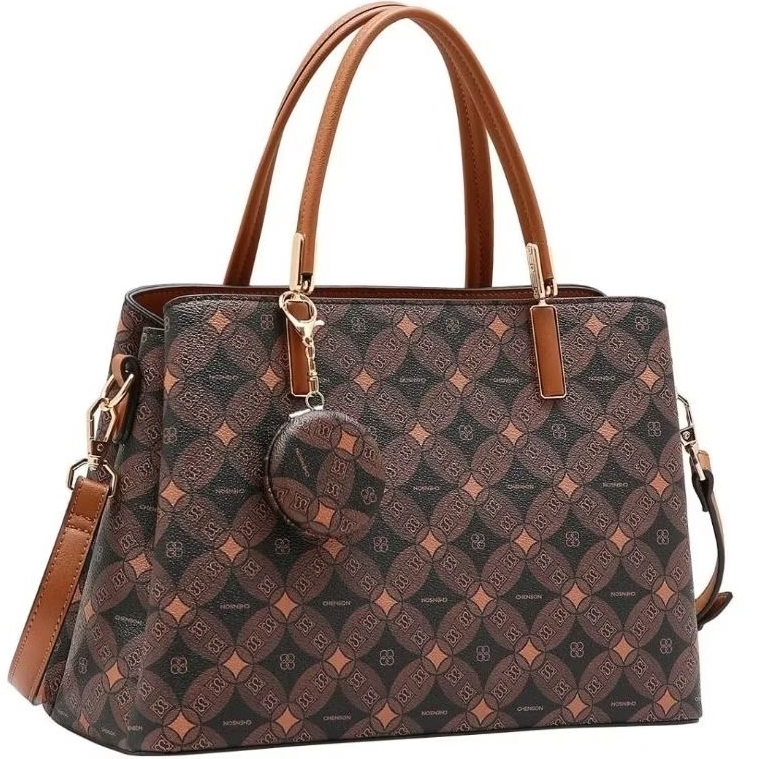Bolsa Feminina Chenson Original Monograma Alça Ombro e Transversal Acompanha Chaveiro Espelho Casual Chic Cor Café