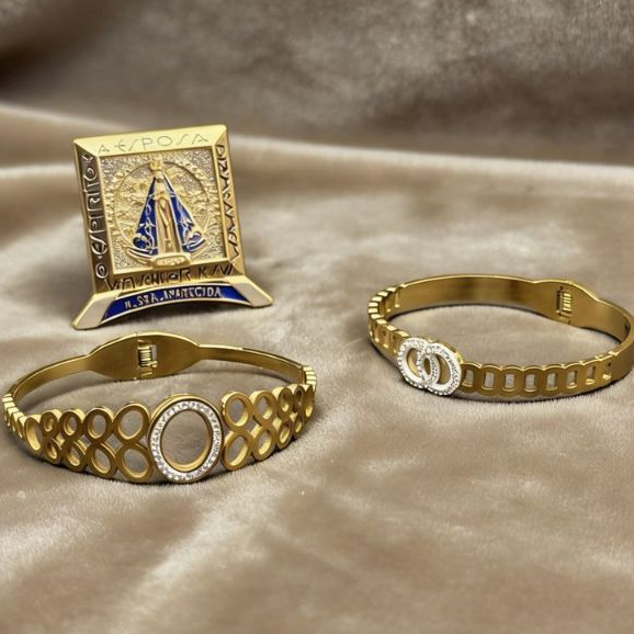Pulseira Feminina Duplo Círculo com Zircônia – Aço Inoxidável, Design Elegante e Antialérgico