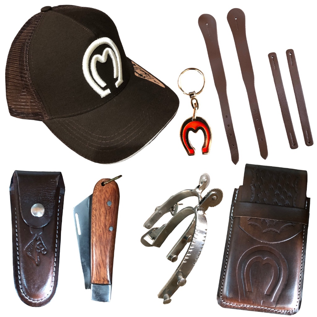 Kit Completo Boné Mangalarga +Chaveiro+Bainha E Canivete+Capa Para Celular+Espora E Correia - Marrom