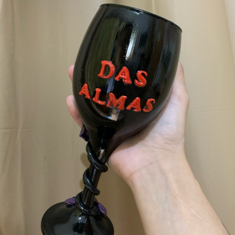 taça pomba gira das almas cemitério cruzeiro tumba cruzes Maria Padilha rosa caveira