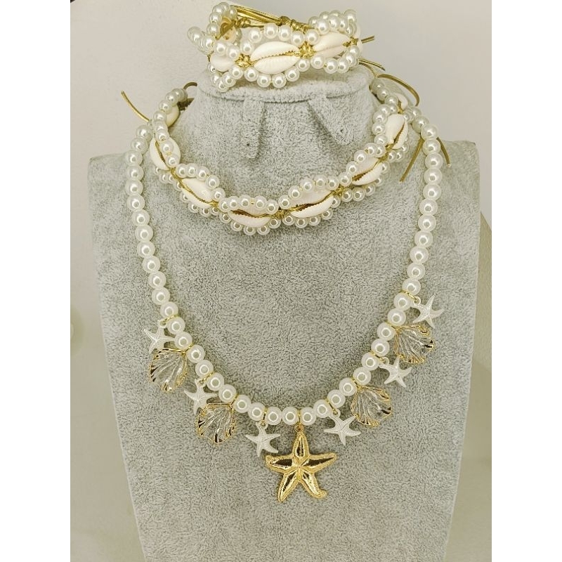 Colar choker de búzios naturais com mini pérolas. Moda praiana, sereia e verão! Atlantis