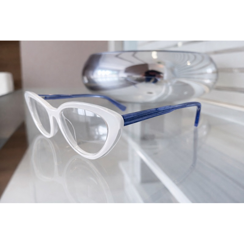 Armação Óculos para Grau Feminino Acetato Gatinho Branco com Haste azul com Brilho Moderno