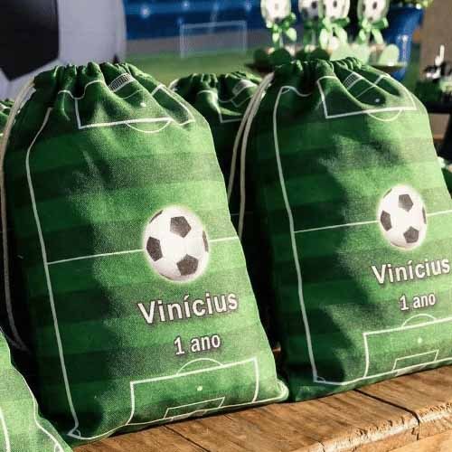 10 sacolinhas personalizada tecido CAMPO FUTEBOL lembrancinhas de festa de aniversario 30cmx20cm em Oferta na Shopee